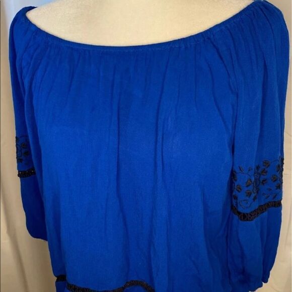 Charming Charlie Off shoulder Top w/ Embroidery - Picture 1 of 6